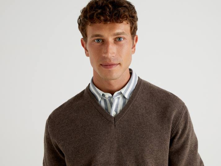 Heren Benetton bruine trui met v-hals van zuivere merinowol bruin 4R626039