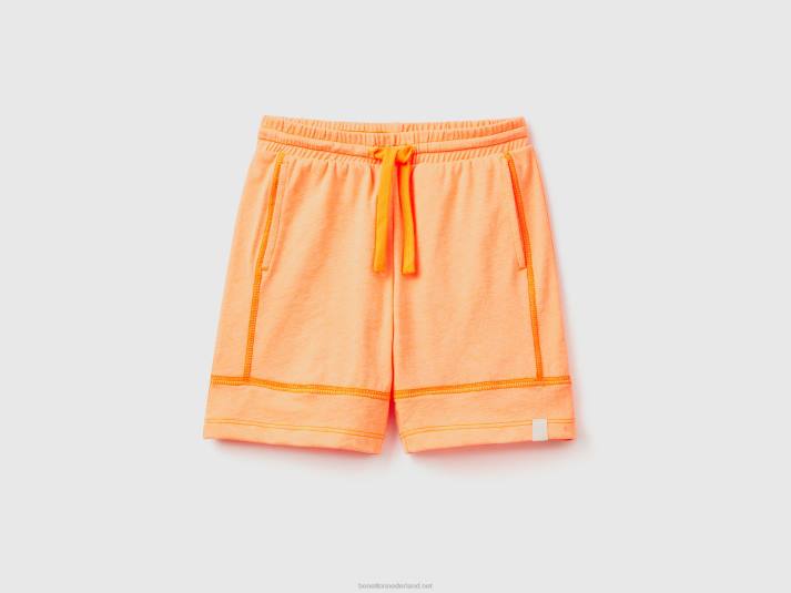 kinderen Benetton korte broek van gerecyclede stof neon-oranje 4R622372