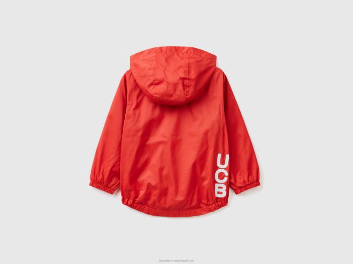 kinderen Benetton lichte jas met capuchon rood 4R622101