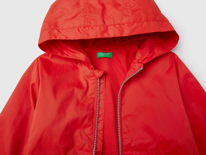kinderen Benetton lichte jas met capuchon rood 4R622101