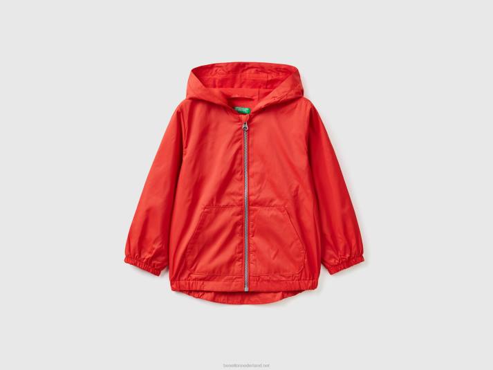 kinderen Benetton lichte jas met capuchon rood 4R625013