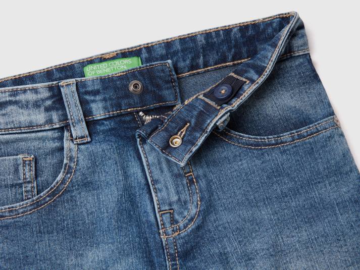 kinderen Benetton slim fit bermuda's van "eco-recycle" denim blauw 4R624947