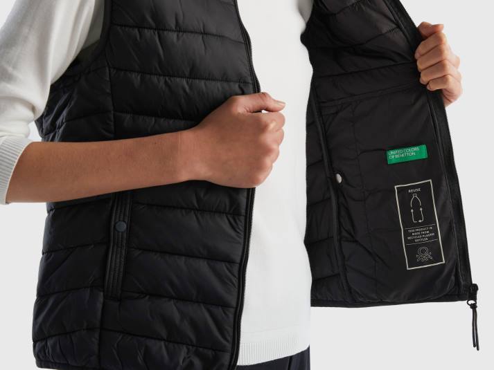 vrouwen Benetton mouwloos pufferjack met gerecyclede watten zwart 4R62281