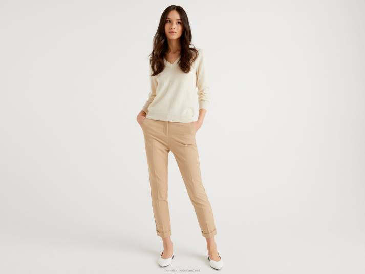 vrouwen Benetton crèmekleurige trui met v-hals van zuivere merinowol romig wit 4R62200