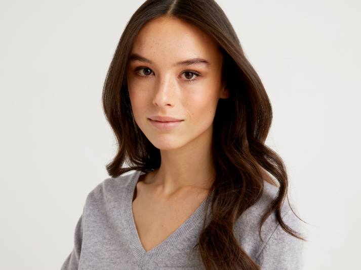 vrouwen Benetton lichtgrijze trui met v-hals van zuivere merinowol lichtgrijs 4R623631